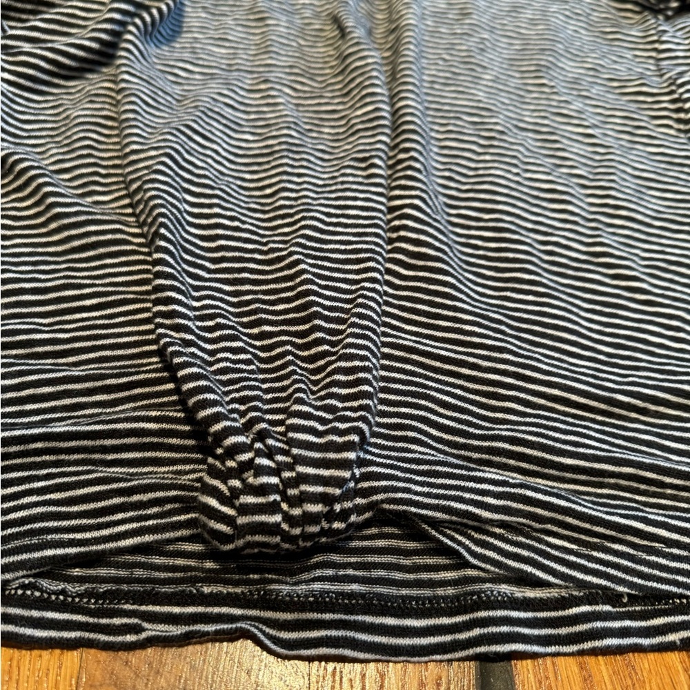 Tahari 100% linen black and white stripe knot front tee size M - Picture 3 of 4